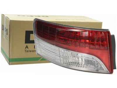 feu arriere toyota avensis 2009 gauche