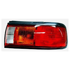 FEU ARRIERE NISSAN B13 1992 DROIT - RT MAROC