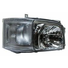OPTIQUE TOYOTA HIACE 2006 2009 DROIT - RT MAROC