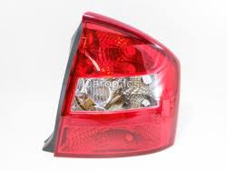 feu arriere kia cerato 2006 4 portes droit - RT MAROC