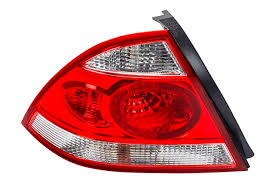 feu arriere Nissan sunny 2007 gauche - RT MAROC