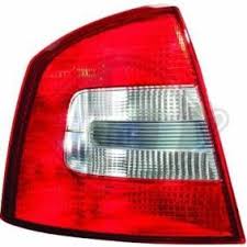 feu arriere skoda octavia 2010 gauche