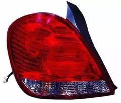 feu arriere Nissan sunny 2004 gauche - RT MAROC