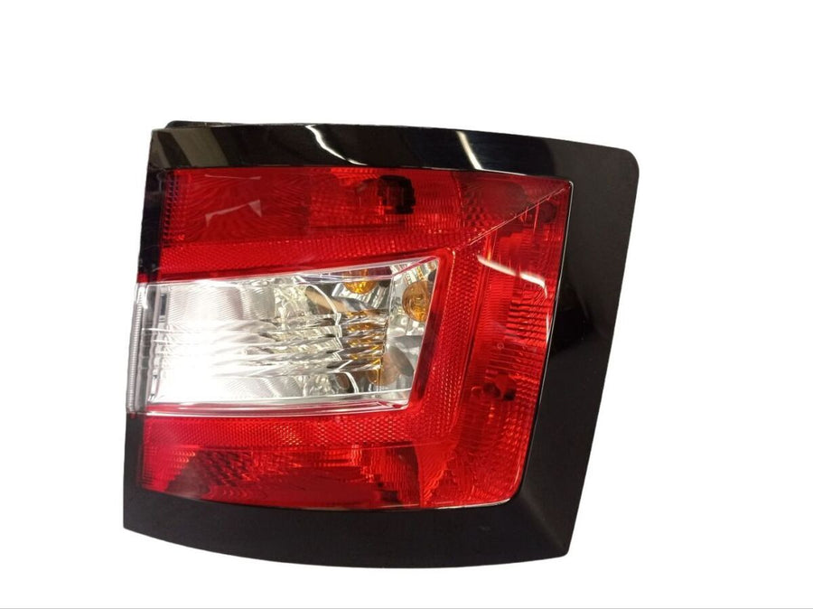 feu arriere skoda fabia 2014 droit
